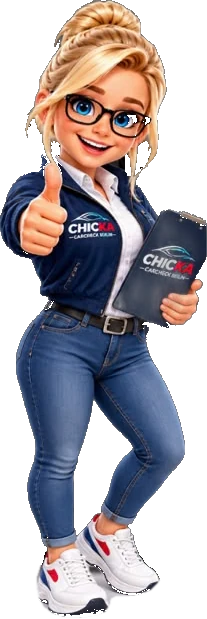 Chicka von CARCHECK Berlin in ganzer Figur: blonde Haare im Dutt, Brille, dunkelblaue CHICKA-Jacke, Jeans und weiße Sneaker, Daumen hoch und Klemmbrett in der Hand